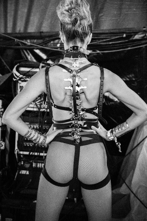 Backstage - Messi Schneider